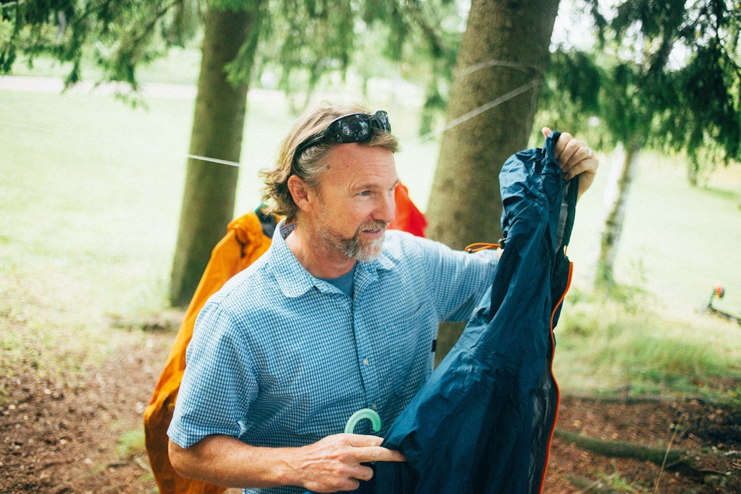 TÅLER EN SKUR: Simon Beames med sin lettvektsjakke. TÅLER EN SKUR: Simon Beames med sin lettvektsjakke.