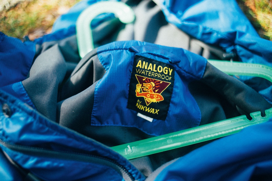 VATTERT: Professor Simen Beames drar på vintertur i en foret jakke som han vet han blir våt i. VATTERT: Professor Simen Beames drar på vintertur i en foret jakke som han vet han blir våt i.