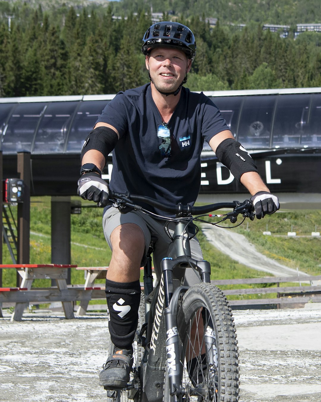 TROR PÅ SYKKEL: Daglig leder i Destinasjon Hemsedal Richard Taraldsen. Foto: Ola Matsson