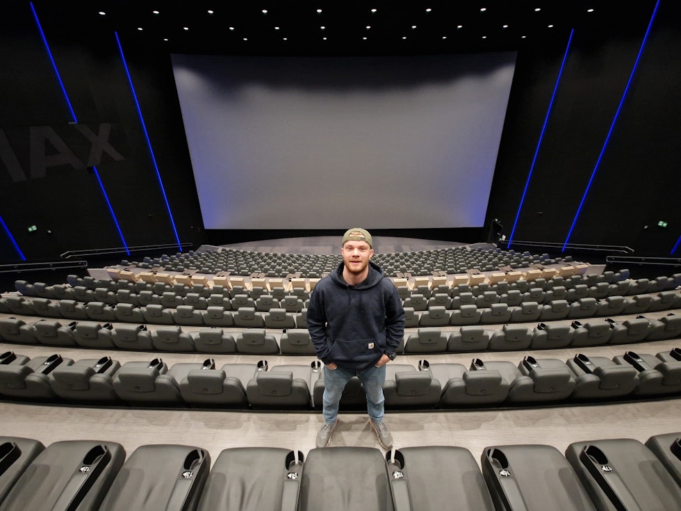 Severin Poppe Midteide vil fylle opp setene på åtte visningstadar i haust! Severin Poppe Midteide vil fylle opp setene på åtte visningstadar i haust!