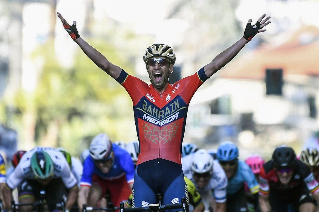 ALLTID OFFENSIV: Vincenzo Nibali har alltid vært en underholdende ryttere, ofte med hodeløse stunt. Ett av de som lykkes var angrepet opp Poggio i Milano-Sanremo 2018, hvor han akkurat klarte å holde unna for feltet. Foto: Cor Vos