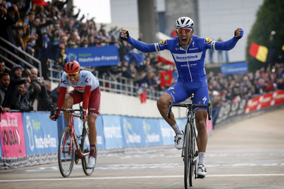 ROUBAIX: Philippe Gilbert spurtslo Nils Politt i 2019-utgaven av Paris-Roubaix. Foto: Cor Vos ROUBAIX: Philippe Gilbert spurtslo Nils Politt i 2019-utgaven av Paris-Roubaix. Foto: Cor Vos