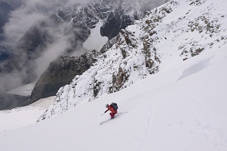 SESONGSTART: Merrick Mordal nyter lettkjørt føre under Istinden tidlig i oktober 2022. Foto: Kjersti Hervik SESONGSTART: Merrick Mordal nyter lettkjørt føre under Istinden tidlig i oktober 2022. Foto: Kjersti Hervik