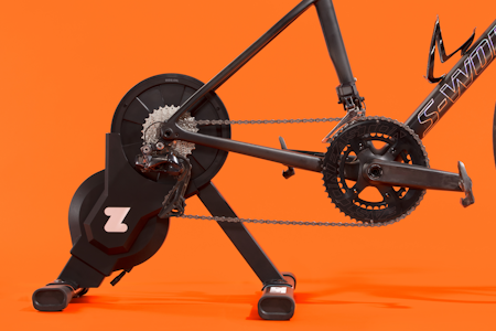 ZWIFT HUB: Dette er Zwifts nye og egenproduserte smartrulle, som de nå saksøkes av Wahoo for. Foto: Zwift ZWIFT HUB: Dette er Zwifts nye og egenproduserte smartrulle, som de nå saksøkes av Wahoo for. Foto: Zwift