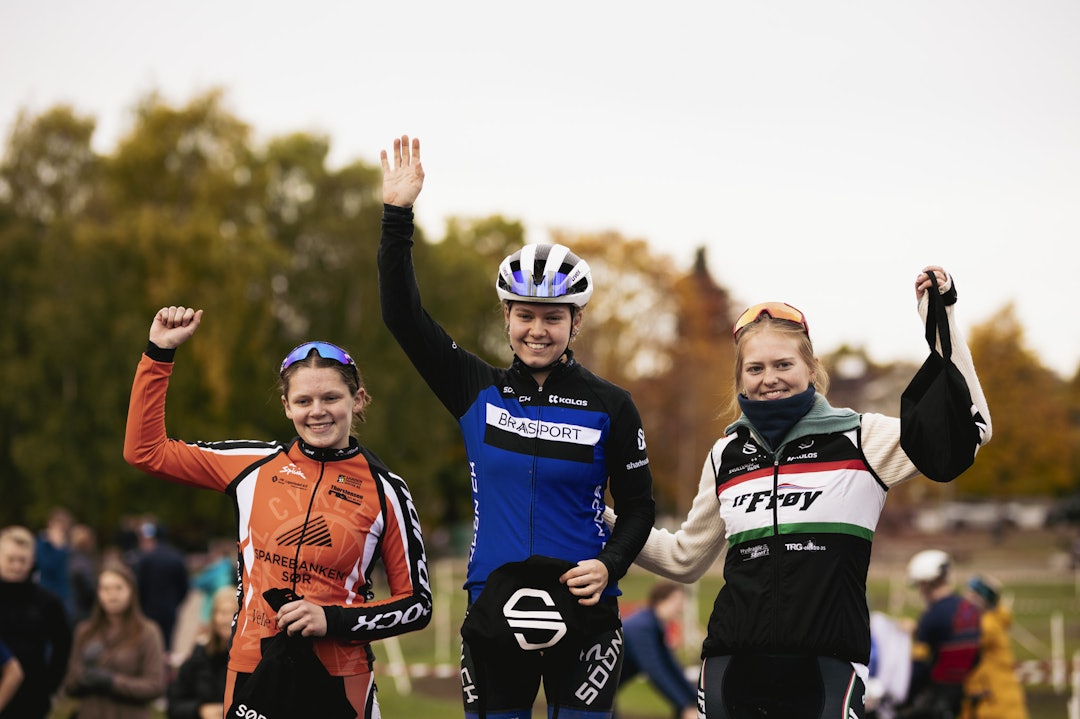 KVINNER JUNIOR: Seier til Malin Karlsen (Soon CK) foran Linn Eigebrekk (Mandal SK) Madeleine Isabell Bakkeli Götz (IF Frøy). KVINNER JUNIOR: Seier til Malin Karlsen (Soon CK) foran Linn Eigebrekk (Mandal SK) Madeleine Isabell Bakkeli Götz (IF Frøy).