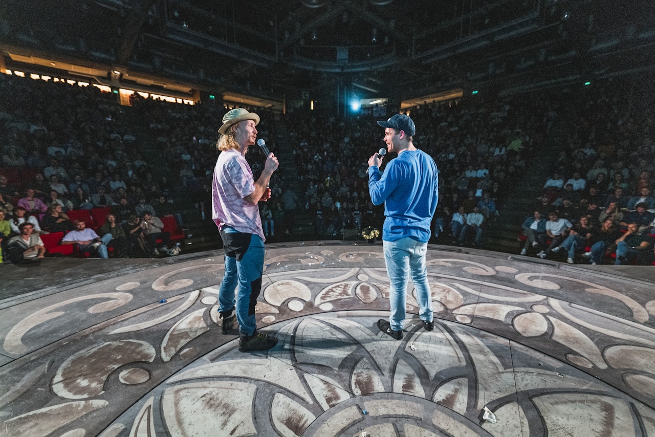 FULLE HUS: Martin Venedik (som portretterer i Divine Playground på årets Tour) og Magnar Musum på Film Tour i Oslo. Foto: Simon Sjøvkvist FULLE HUS: Martin Venedik (som portretterer i Divine Playground på årets Tour) og Magnar Musum på Film Tour i Oslo. Foto: Simon Sjøvkvist