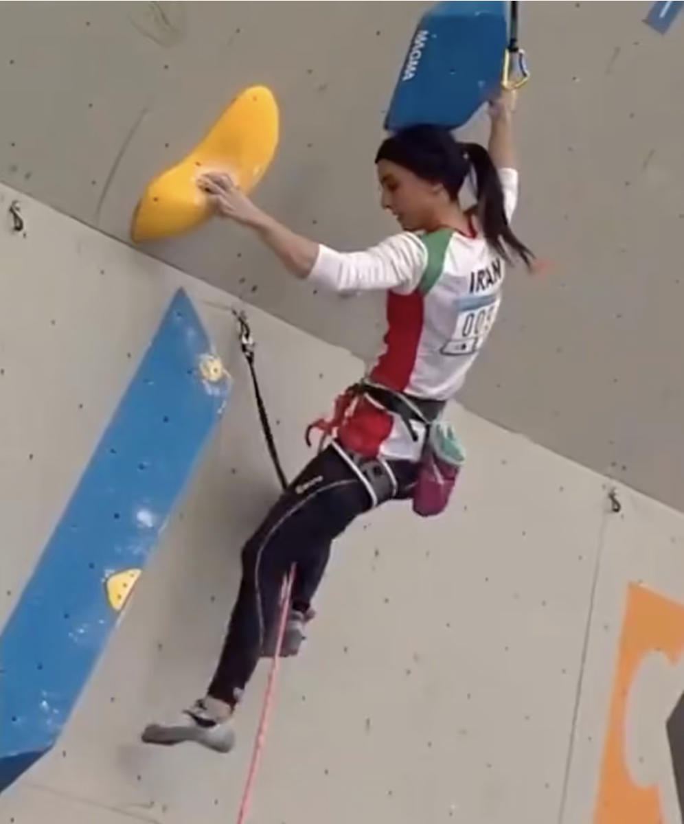 UTEN HODEPLAGG: Elnaz Rekabi i Asia-mesterskapet sist helg. Foto: Det internasjonale klatreforbundet IFSC UTEN HODEPLAGG: Elnaz Rekabi i Asia-mesterskapet sist helg. Foto: Det internasjonale klatreforbundet IFSC