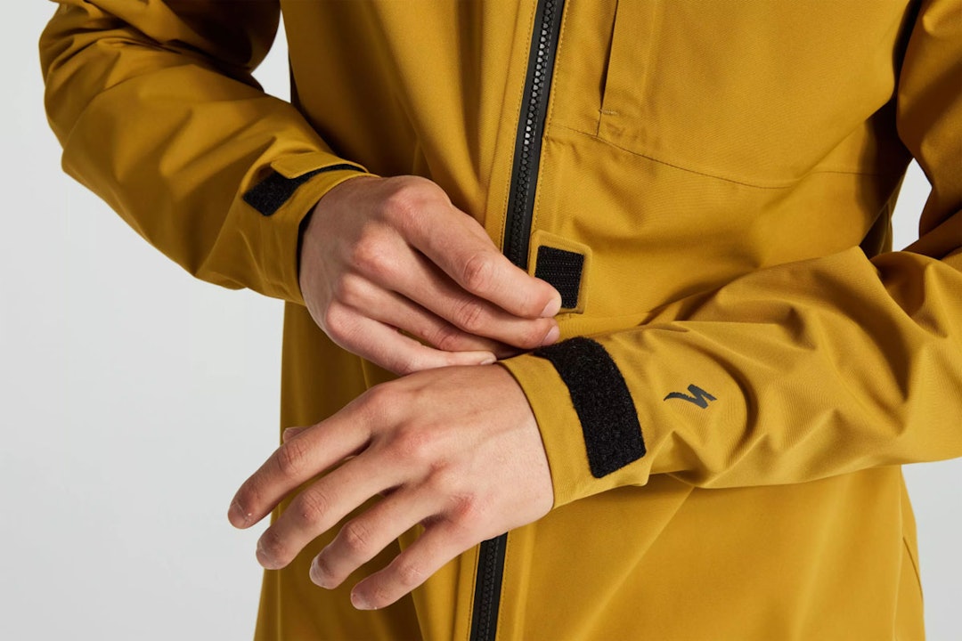 Ingenting er overlatt til detaljene på regnjakka til Specialized. Ingenting er overlatt til detaljene på regnjakka til Specialized.