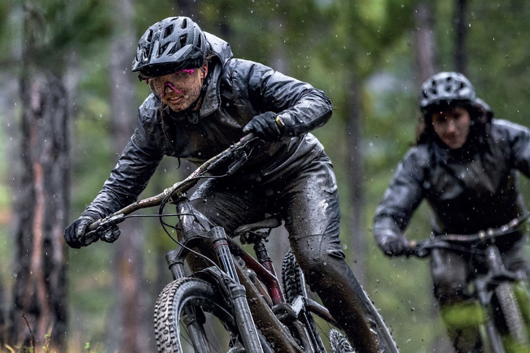Alltid gøy når man kan unne seg et skikkelig gjørmebad! Foto: Specialized Alltid gøy når man kan unne seg et skikkelig gjørmebad! Foto: Specialized