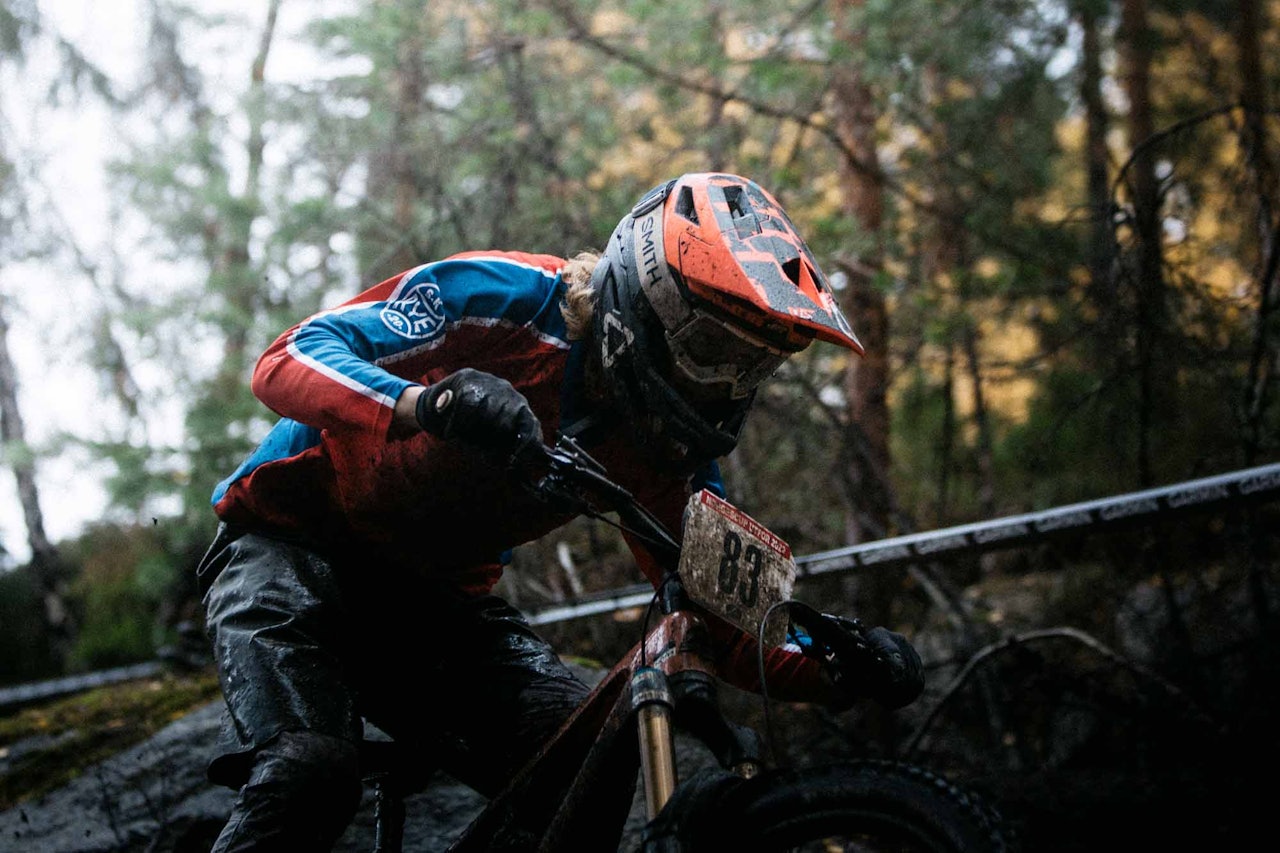 GJØRME: Oskar Omdal i røffe forhold under NC i utfor i Drammen Bike Park 2022. Foto: Leo Solland GJØRME: Oskar Omdal i røffe forhold under NC i utfor i Drammen Bike Park 2022. Foto: Leo Solland
