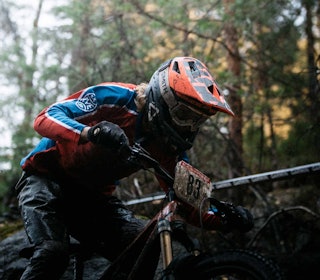 GJØRME: Oskar Omdal i røffe forhold under NC i utfor i Drammen Bike Park 2022. Foto: Leo Solland GJØRME: Oskar Omdal i røffe forhold under NC i utfor i Drammen Bike Park 2022. Foto: Leo Solland