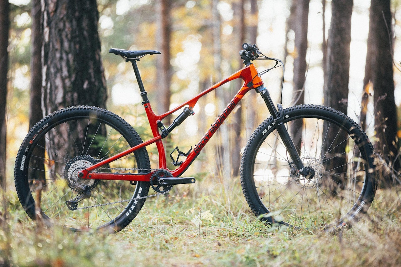 IKONISK: Rocky Mountain er et av de mest tradisjonsrike og sterkeste merkevarene innenfor terreng- og stisykling. Avbildet er 2022-modellen av stisykkelen Element. Foto: Kristoffer H. Kippernes rocky mountain element stisykkel