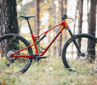 IKONISK: Rocky Mountain er et av de mest tradisjonsrike og sterkeste merkevarene innenfor terreng- og stisykling. Avbildet er 2022-modellen av stisykkelen Element. Foto: Kristoffer H. Kippernes rocky mountain element stisykkel