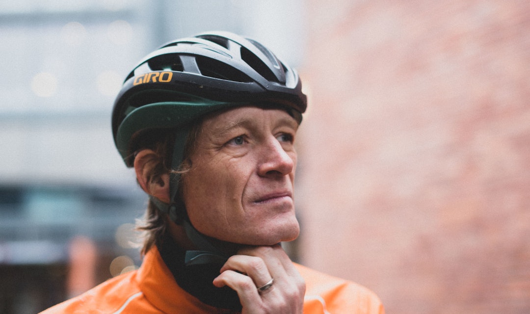 FOR SIKKERHET SKYLD: Enten du trener eller skal konkurrere, en hjelm som passer akkurat deg er en absolutt nødvendighet. Foto: Henrik Alpers. giro helios sykkelhjelm