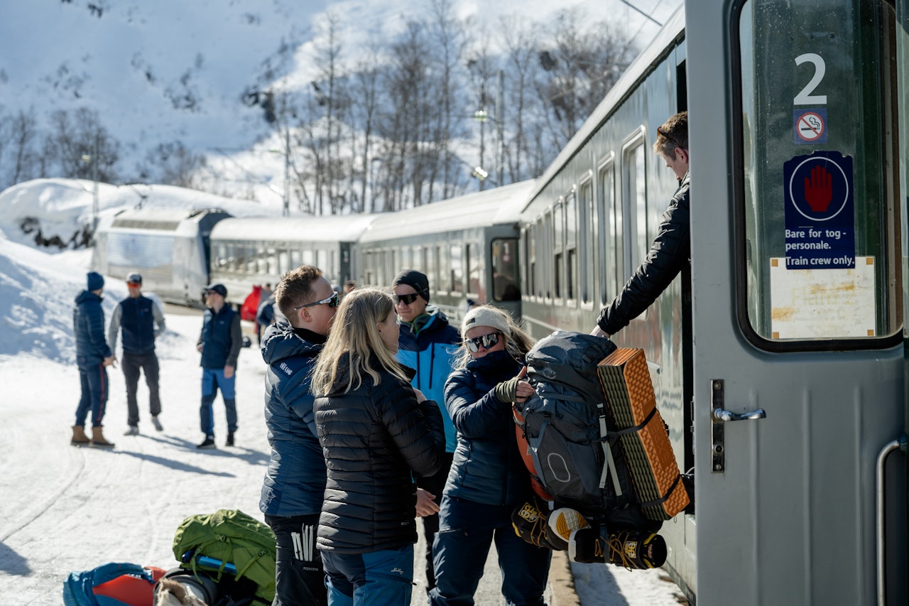 Alle må ta tog til Vatnahalsen, så det kan være lurt å pakke smart! Foto: Brynjar Tvedt Alle må ta tog til Vatnahalsen, så det kan være lurt å pakke smart! Foto: Brynjar Tvedt