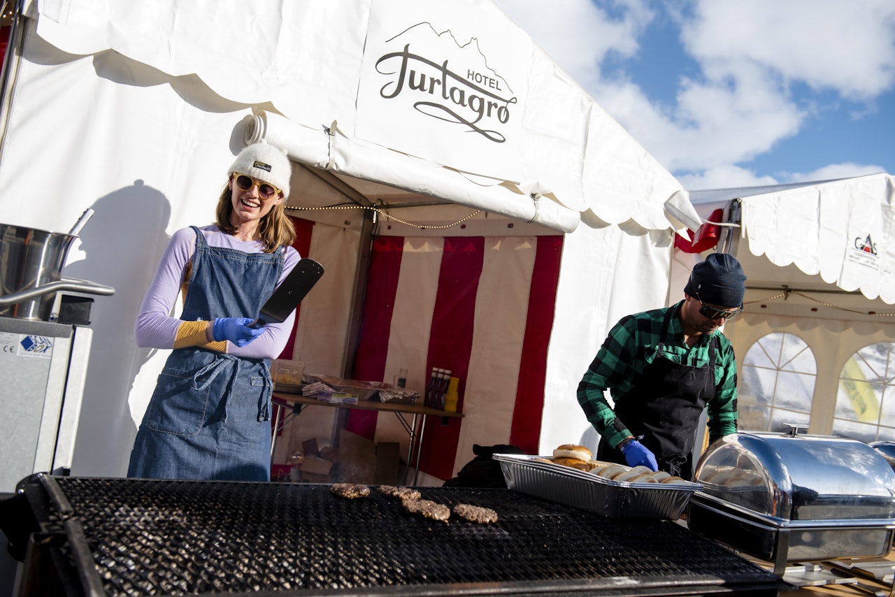 Her fra Happy Camper-mattilbudet til Turtagrø hotell i 2022. Dette er et av mattilbudene du kan benytte deg av på High Camp. Foto: Martin I. Dalen Her fra Happy Camper-mattilbudet til Turtagrø hotell i 2022. Dette er et av mattilbudene du kan benytte deg av på High Camp. Foto: Martin I. Dalen