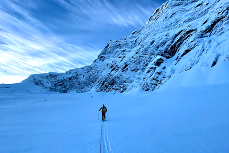 KREVENDE BREPASSERING: Johan Tollstadius er innkoblet i navlestrengen oppe på breen. Foto: Micke af Ekenstam KREVENDE BREPASSERING: Johan Tollstadius er innkoblet i navlestrengen oppe på breen. Foto: Micke af Ekenstam