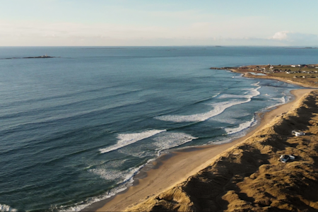 VAKRE JÆREN: Borestranden blir verskaps-strand for NM i surf 2022. Foto: Valentin Launay VAKRE JÆREN: Borestranden blir verskaps-strand for NM i surf 2022. Foto: Valentin Launay