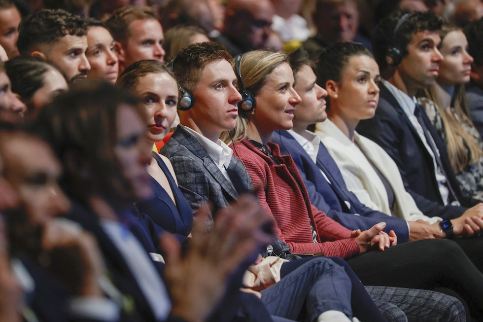 TOUR–VINNER: Tadej Pogacar, vinner av Tour de France i 2020 og 2021, sammen med vinneren av Tour de France Femmes 2022, Annemiek van Vleuten, under torsdagens presentasjon i Paris. Foto: Cor vos TOUR–VINNER: Tadej Pogacar, vinner av Tour de France i 2020 og 2021, sammen med vinneren av Tour de France Femmes 2022, Annemiek van Vleuten, under torsdagens presentasjon i Paris. Foto: Cor vos