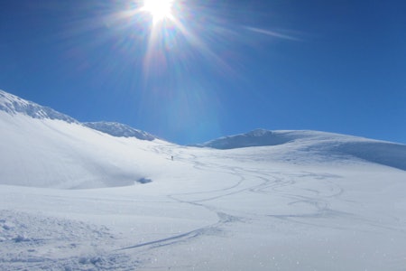 Ned fra Hurrebreatind mot Krossbu en vakker maidag! Foto: Lisa Kvålshaugen Bjærum Ned fra Hurrebreatind mot Krossbu en vakker maidag! Foto: Lisa Kvålshaugen Bjærum