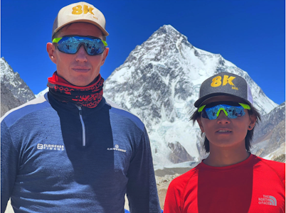 FØR TUR: Frank Løke, Pemba Sherpa foran K2.