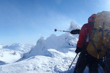 På Nordre Dyrhaugstind. Store Dyrhaugstind i bakgrunnen. Foto: Lisa Kvålshaugen Bjærum På Nordre Dyrhaugstind. Store Dyrhaugstind i bakgrunnen. Foto: Lisa Kvålshaugen Bjærum