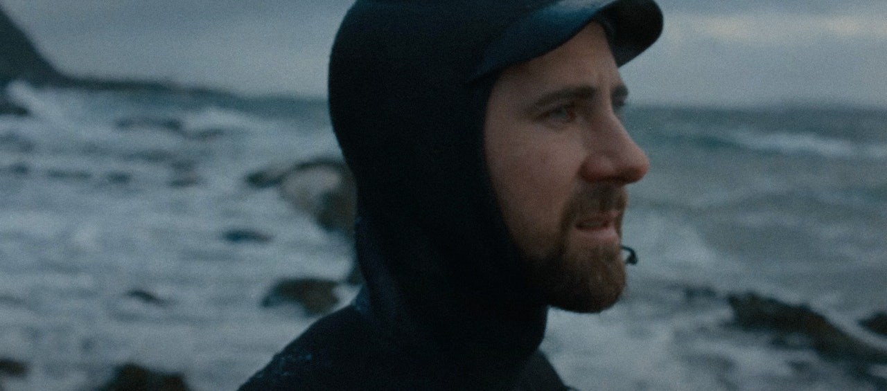 STJERNA: Joacim Nyhaugen ante nok lite om at han skulle være frontfigur i en musikkvideo i A-ha, da han flyttet til Lofoten i 2016. Foto: Mats Birkelund / Apparent / A-ha STJERNA: Joacim Nyhaugen ante nok lite om at han skulle være frontfigur i en musikkvideo i A-ha, da han flyttet til Lofoten i 2016. Foto: Mats Birkelund / Apparent / A-ha