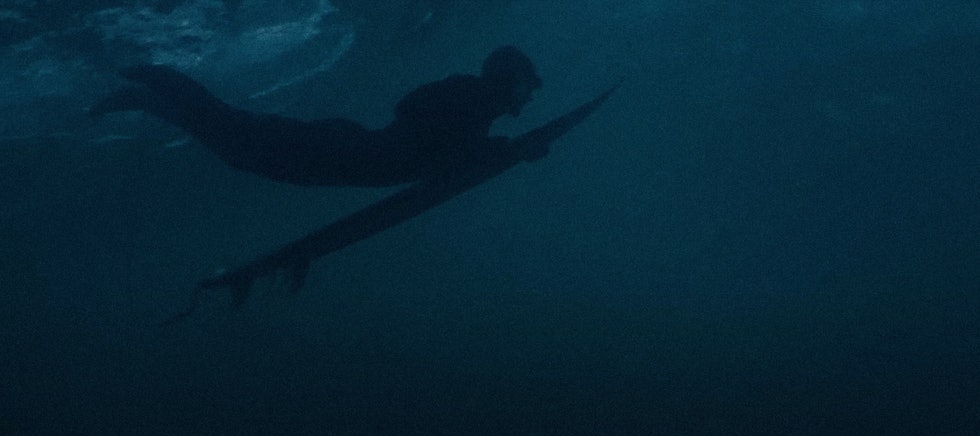 UNDER: Mats Birkelund står for de imponerende surfebildene i vannet. Skjermbilde: As If / True North