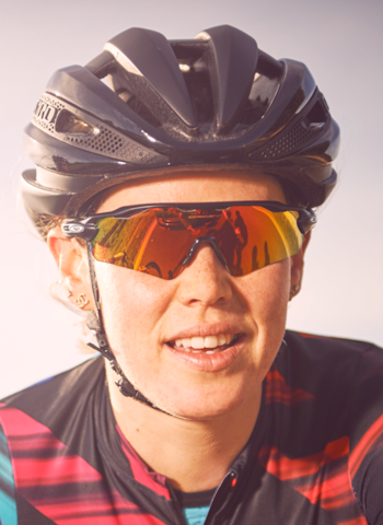 STIL, FUNKSJON OG IDENTITET: Sykkelbriller skal løse mange oppgaver, og vi finner ut hvilke briller som er best til hva! Foto: Canyon - SRAM. sykkelbriller best i test landevei gravel sportsbriller