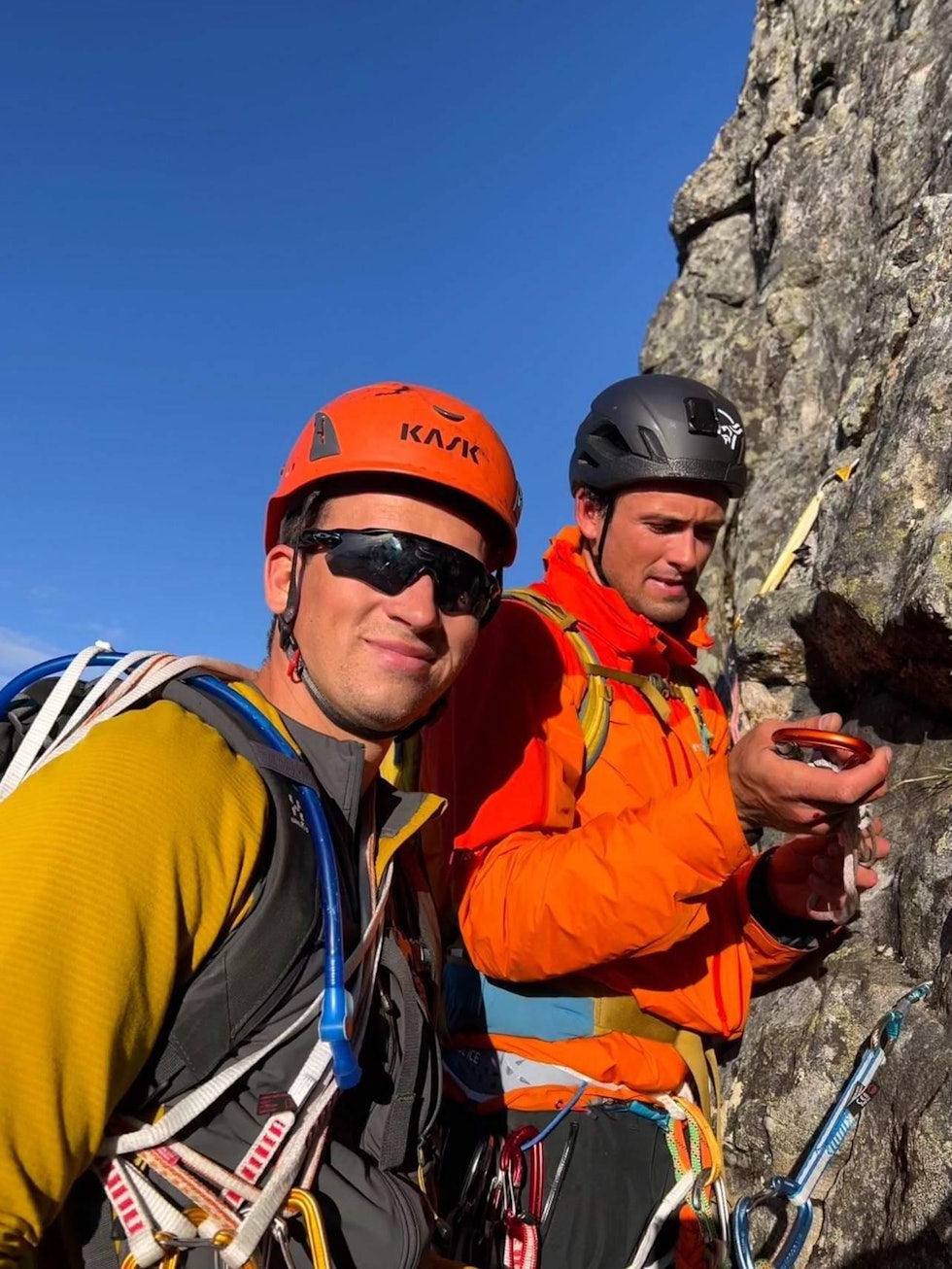 FJELLFOLK: Sondre Lernes og Benjamin Forthun på en av mange fjellturer i Romsdalen sammen. Foto: Privat