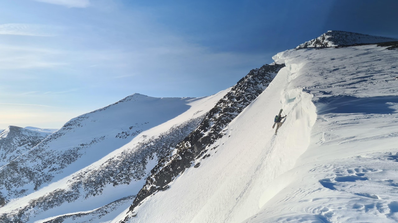 BRATT OG EKSOTISK: Fjellet Storsalen ligger i Storlidalen i Trøndelag – helt på grensen til klatreparadiset Innerdalen. Østsiden er bratt, krevende og utilgjengelig. Foto: Markus Aase BRATT OG EKSOTISK: Fjellet Storsalen ligger i Storlidalen i Trøndelag – helt på grensen til klatreparadiset Innerdalen. Østsiden er bratt, krevende og utilgjengelig. Foto: Markus Aase