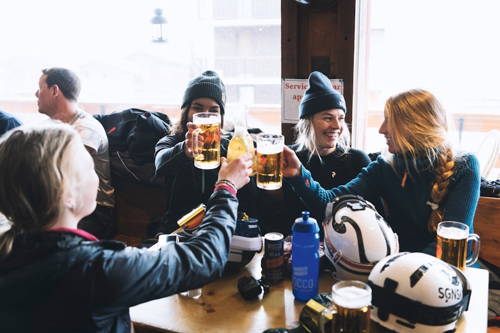 GO TEAM: Aprés med Team Norway. Til høyrde Ida Gunleiksrud, ved siden av henne Hedwig Wessel. Foto: Anton Enerlöv GO TEAM: Aprés med Team Norway. Til høyrde Ida Gunleiksrud, ved siden av henne Hedwig Wessel. Foto: Anton Enerlöv