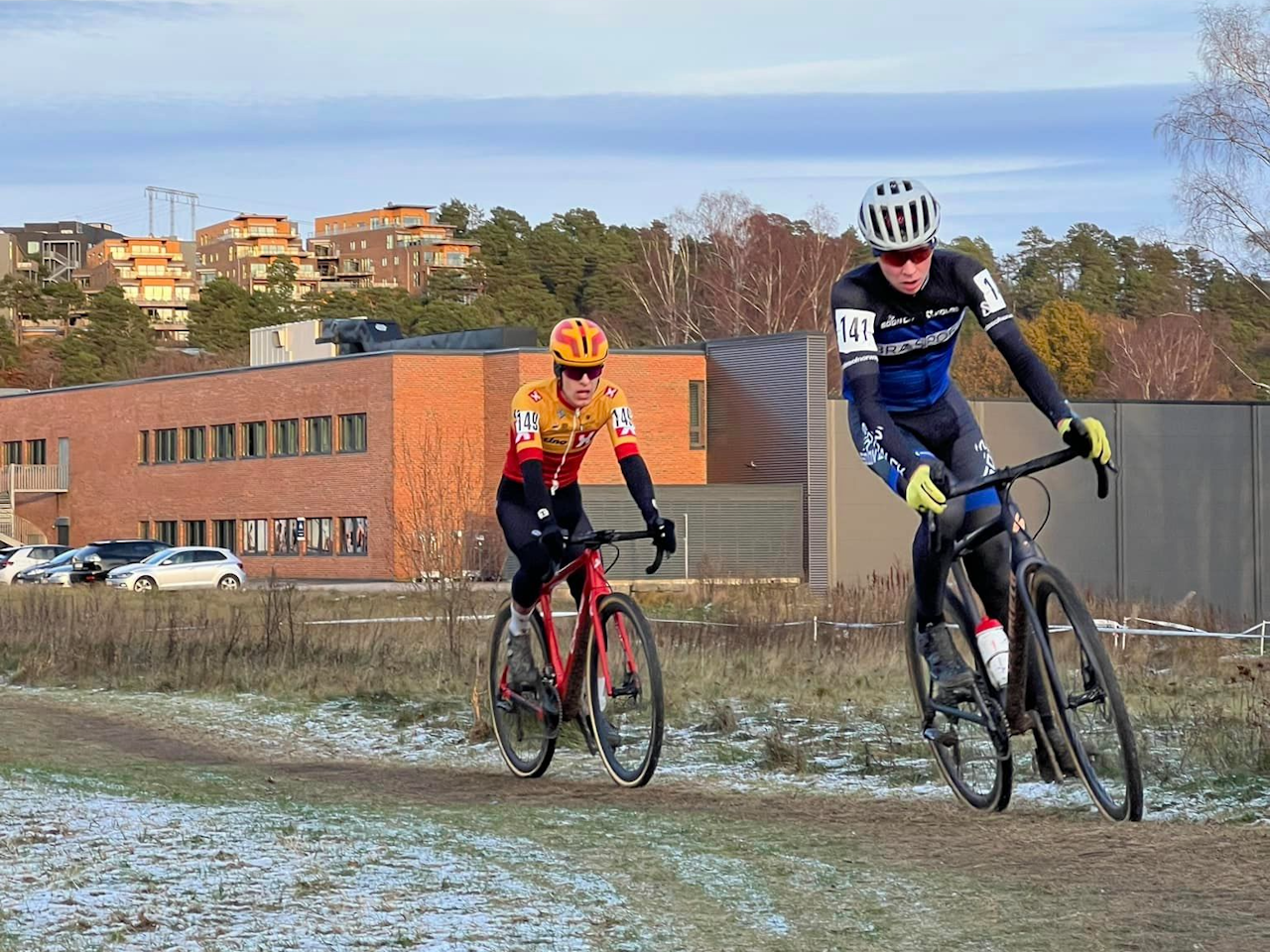 GULL–DUELLEN: Kampen om seieren i menn elite sto mellom Mats Tubaas Glende og Tobias Halland Johannessen. Foto: Kristiansands CK