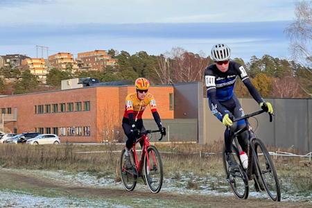 GULL–DUELLEN: Kampen om seieren i menn elite sto mellom Mats Tubaas Glende og Tobias Halland Johannessen. Foto: Kristiansands CK GULL–DUELLEN: Kampen om seieren i menn elite sto mellom Mats Tubaas Glende og Tobias Halland Johannessen. Foto: Kristiansands CK