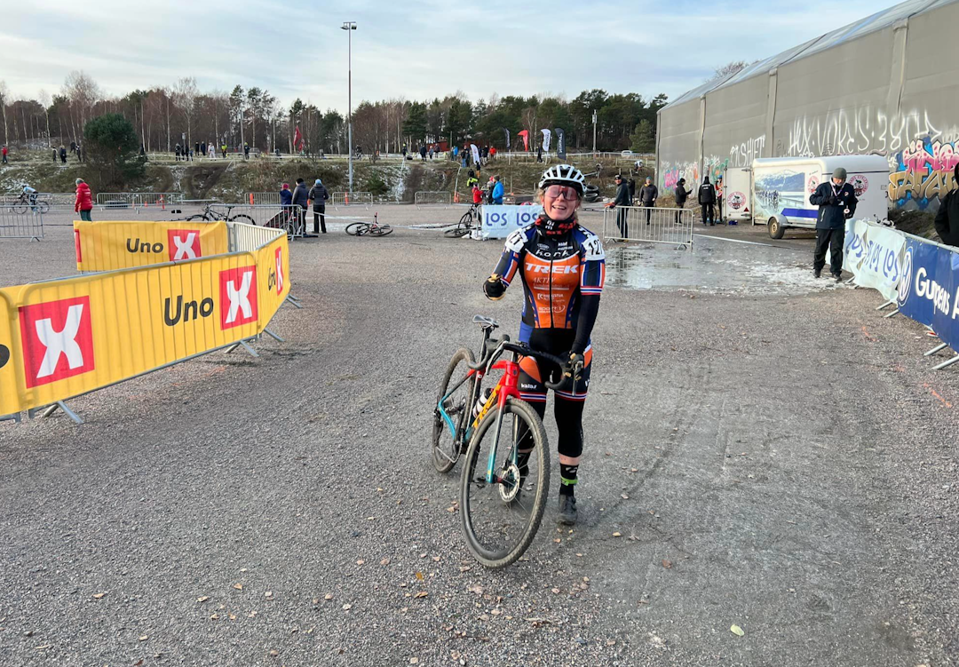 GULL: Elisabeth Sveum jubler for en ny norgesmester–tittel – hennes andre i cyclocross. Foto: Kristiansands CK GULL: Elisabeth Sveum jubler for en ny norgesmester–tittel – hennes andre i cyclocross. Foto: Kristiansands CK