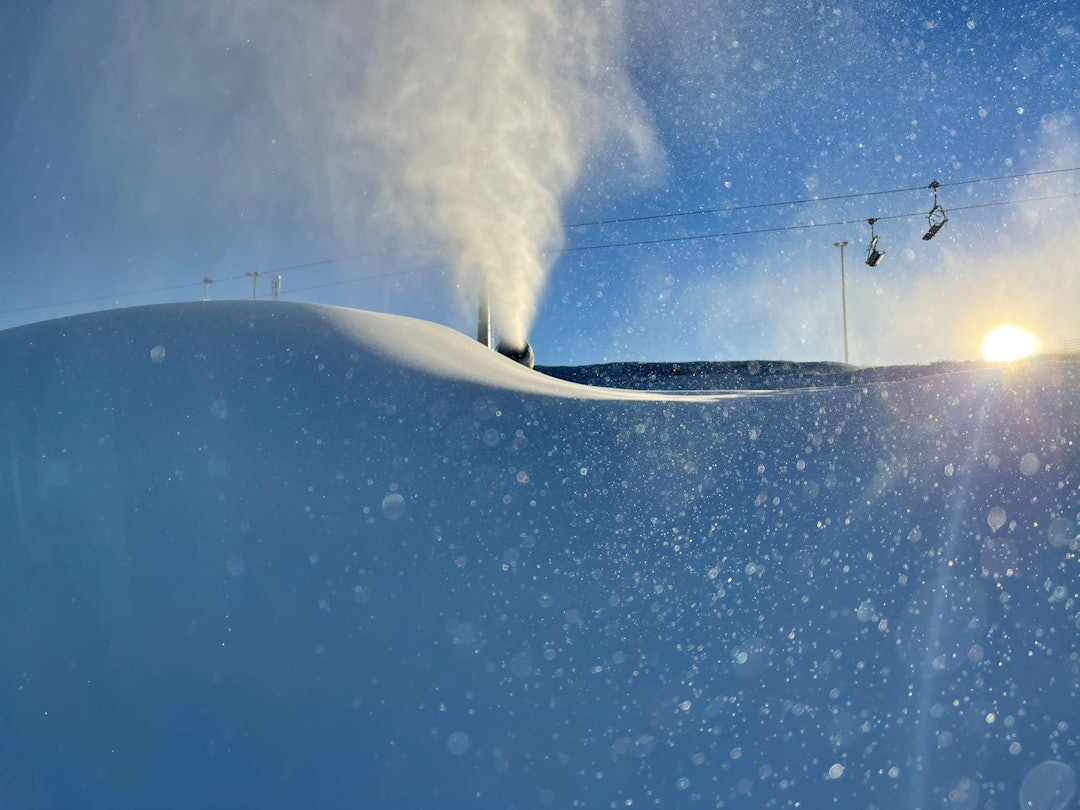 VARSKO HER! Kvitfjell har jobbet på spreng den siste kuldeperioden og vil åpne Kvitfjell Express hele veien til topps denne helgen. Foto: Kvitfjell VARSKO HER! Kvitfjell har jobbet på spreng den siste kuldeperioden og vil åpne Kvitfjell Express hele veien til topps denne helgen. Foto: Kvitfjell