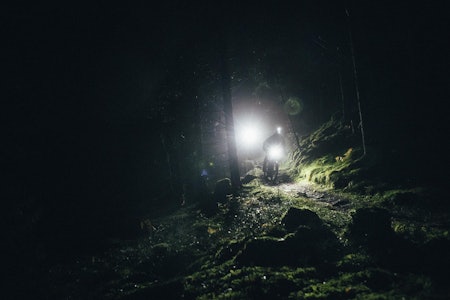 NYE TURER: Med en god sykkellykt kan du forlenge sykkelsesongen og få noen turer du sent vil glemme. Foto: Kristoffer H. Kippernes. sykkellykt sykkel lys