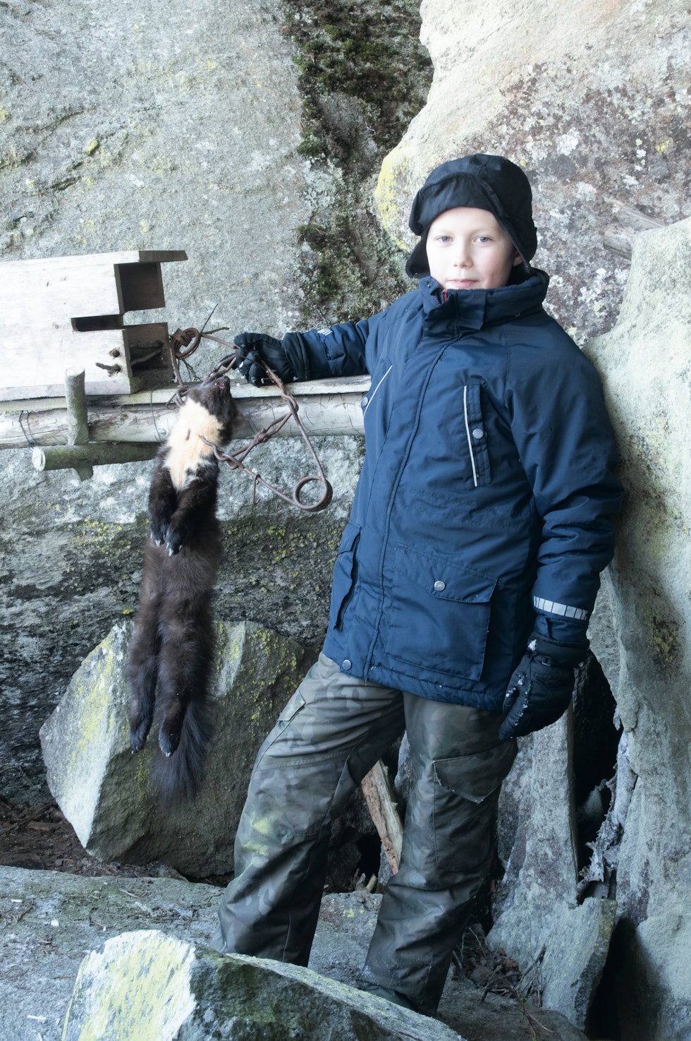 framtida: En ny generasjon læres opp i fangst. Bildet viser korrekt bruk av Conibear-felle.  Foto: Nils Olav Talgøy