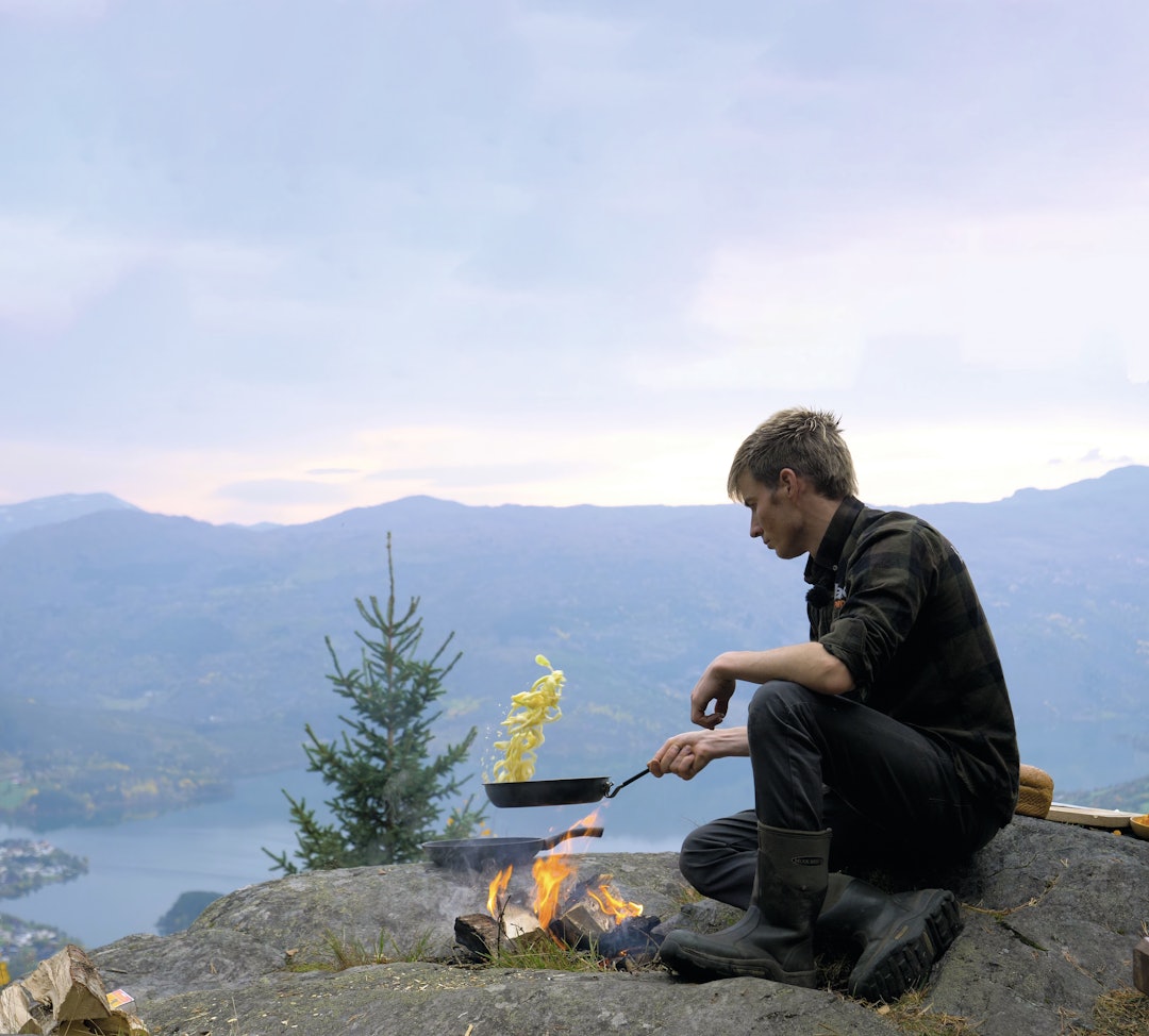 Joar Søhoel er villmarkskokk med base i Sogn.  Foto: Elin Elg Trøen villmarkskokk