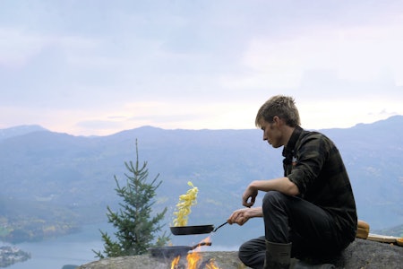 Joar Søhoel er villmarkskokk med base i Sogn. Foto: Terje Høihjelle Joar Søhoel er villmarkskokk med base i Sogn. Foto: Terje Høihjelle