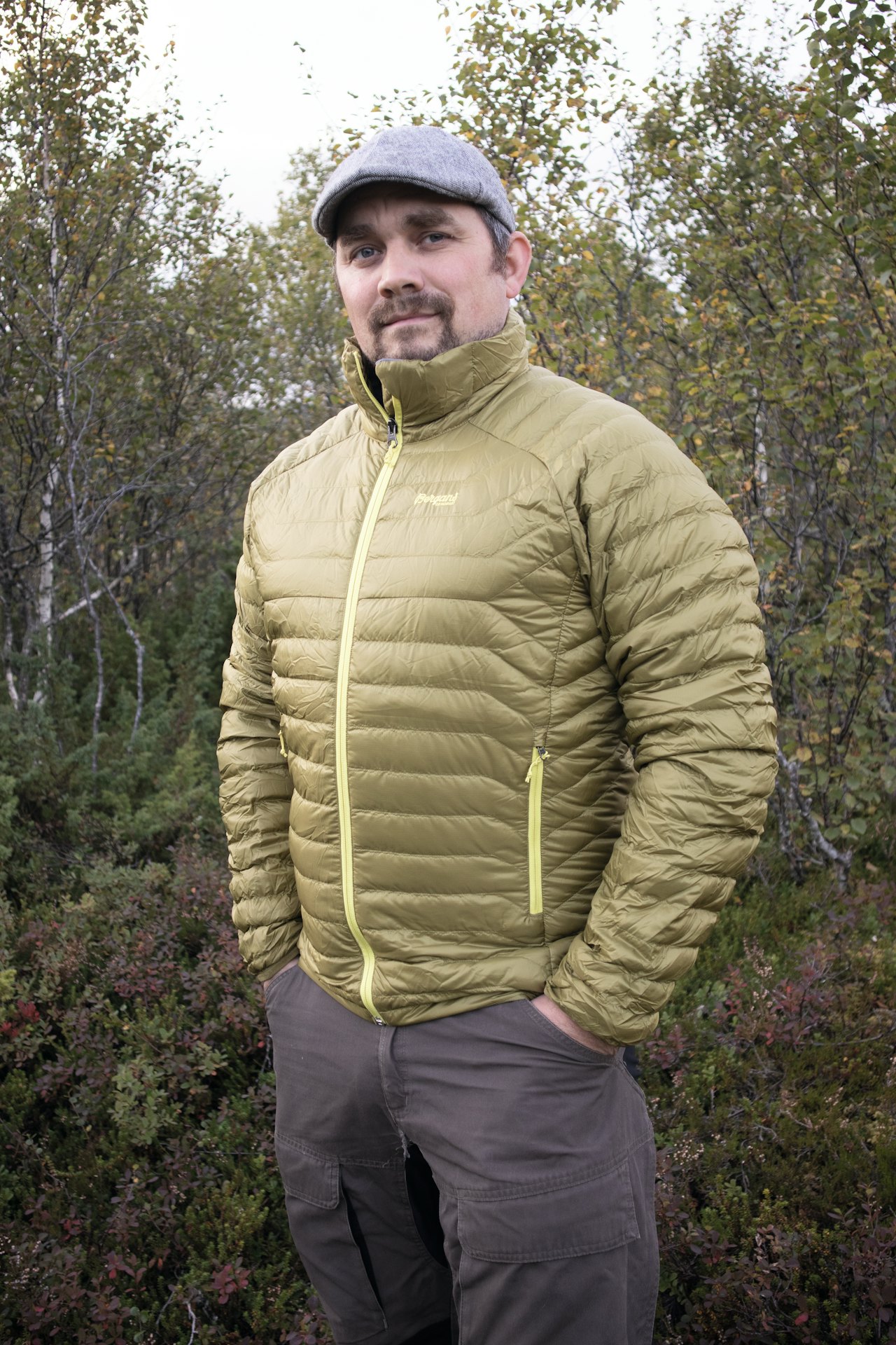 BERGANS ROMSDAL: 90/10 dun og fjær jeger ikledd Bergans Romsdal dunjakke mellomlag