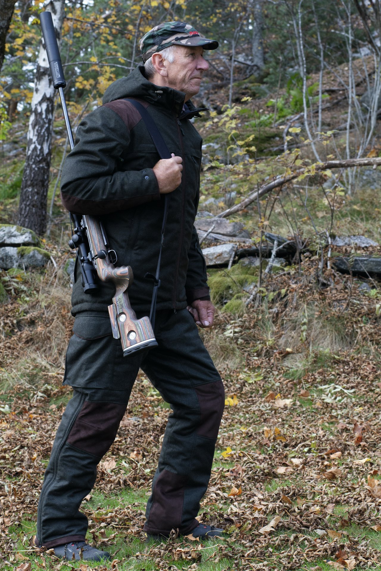 LODEN JAKTDRESS: Carinthia G-loft jeger ikledd carinthia g-loft loden jaktdress til test utendørs