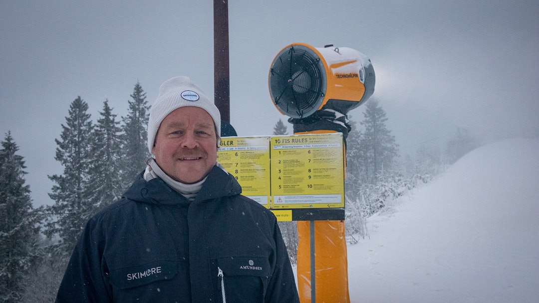 ÅPNET 26. NOVEMBER: Etter fire og en halv dag med snøproduksjon, var daglig leder i Skimore Oslo Espen Bengston klare for å åpne. Foto: Fredrik Ouren Jostad