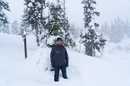 FÅTT SNØ: Daglig leder i Norefjell Marius Arnesen kan glede seg over en snørik sesongstart.