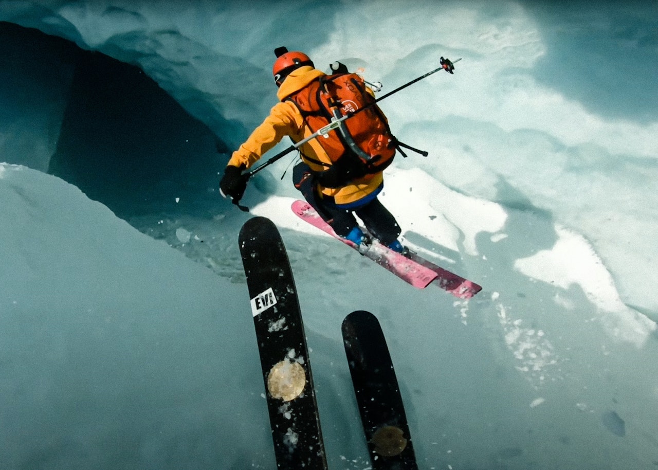 UNDER EN ISBRE: Et ganske vilt segment i filmen 28 min og 20 sekunder ut i filmen. UNDER EN ISBRE: Et ganske vilt segment i filmen 28 min og 20 sekunder ut i filmen.