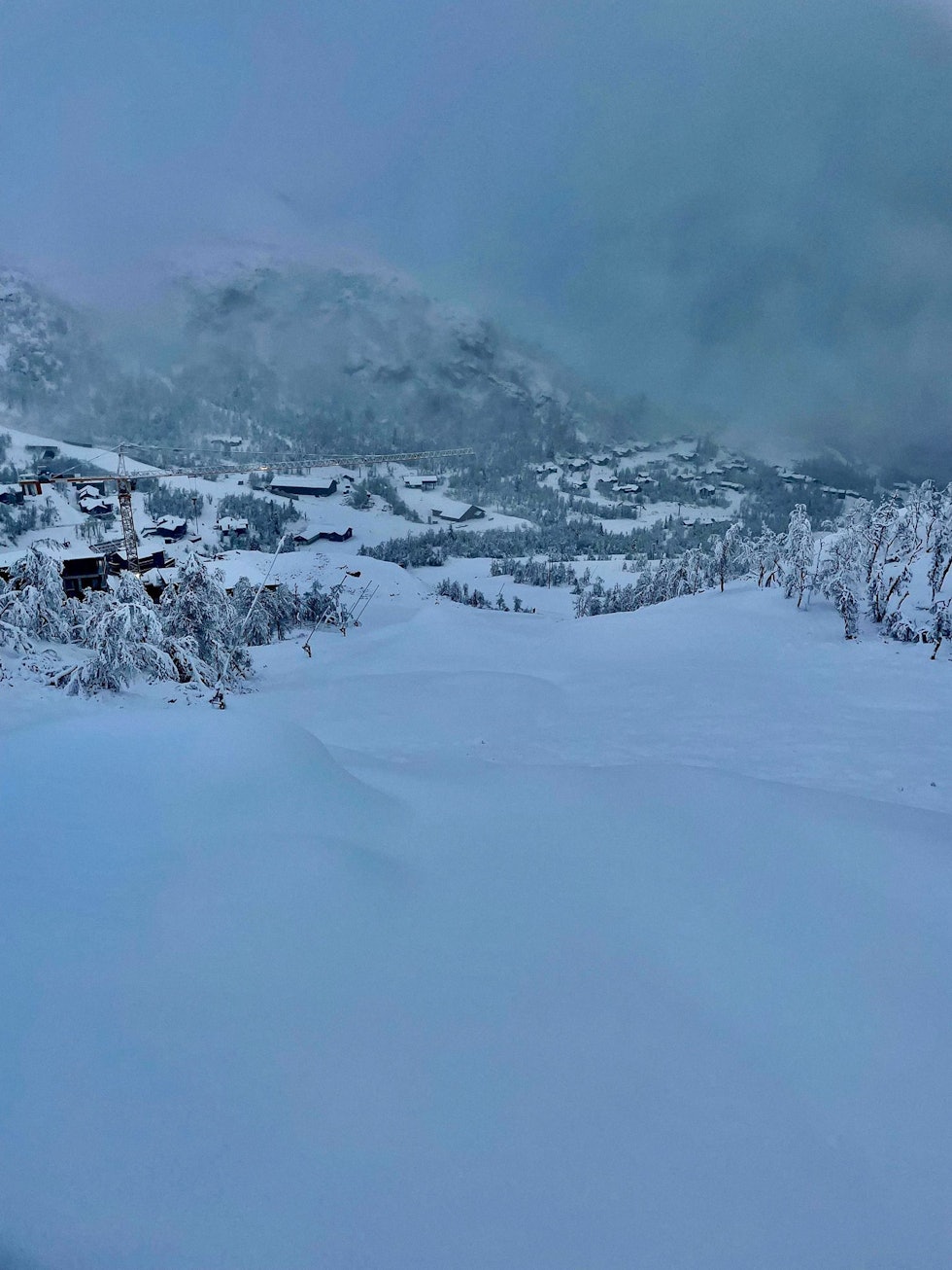 SEN NOVEMBER: – Flaks var det nok også, fordi vi fant den dypeste snøen høyt oppe i anlegget hvor de allerede hadde lagt en fin såle med kunstsnø, sier Pål Ødegaard om skidagen i Hemsedal. Foto: Pål Ødegaard