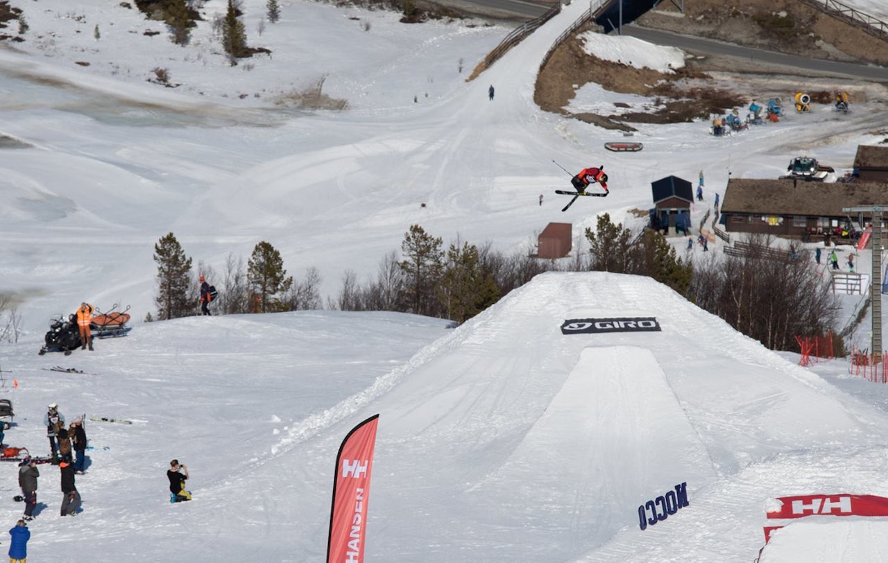 BERYKTA: Terrengparken i Lemonsjøen skisenter er nokså berykta for å være krevende. Men nå har den lokale frikjøringsklubben fått 300 000 kroner for å gjøre den litt snillere.