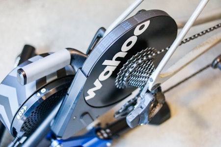 VELKJENT: Wahoo Kickr v6 er lik den forrige versjonen av smartrulla. Foto: Knut Andreas Lone test av wahoo kickr v6 sykkelrulle review