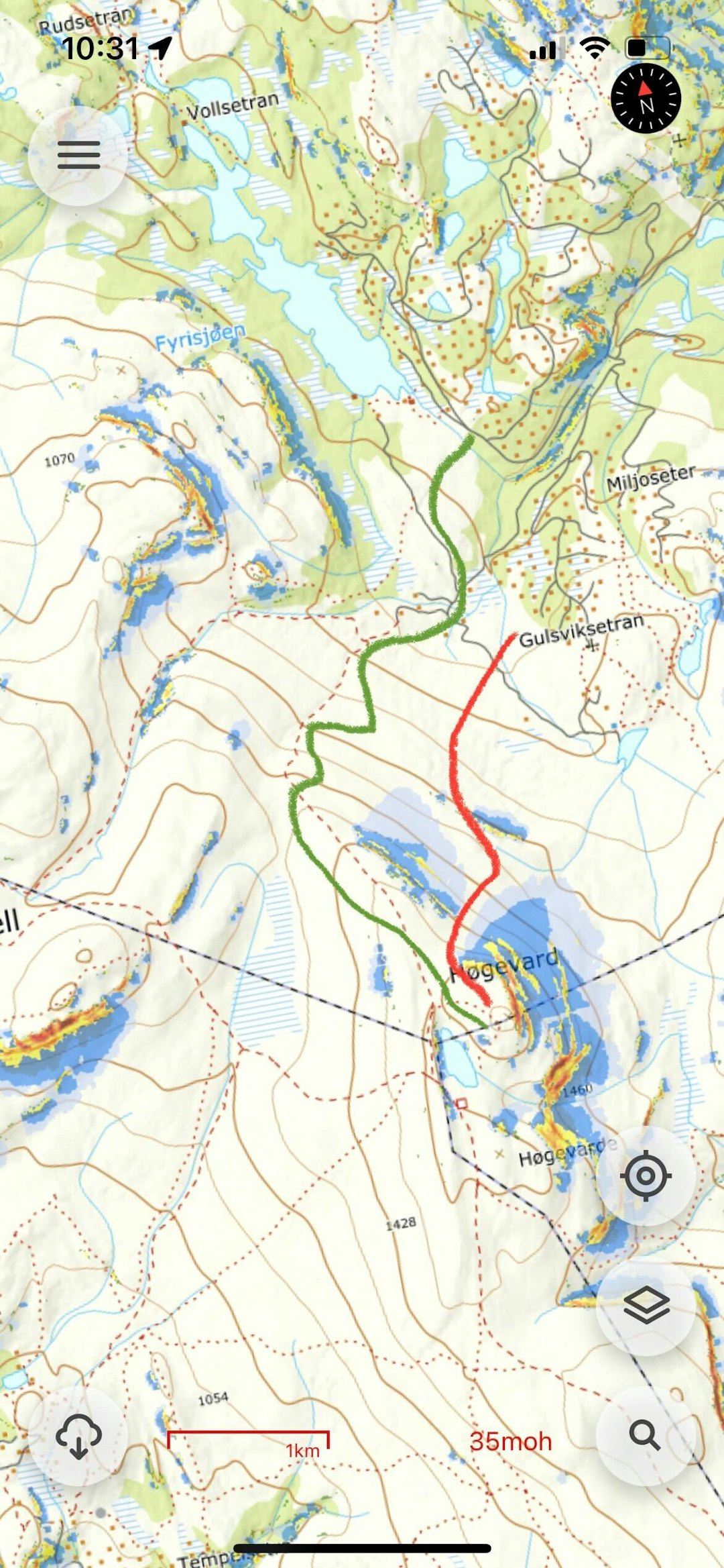 RUTEVALG: Grønn opp og rød ned for Børt og Ulla på whiteout-turen til Høgevarde.