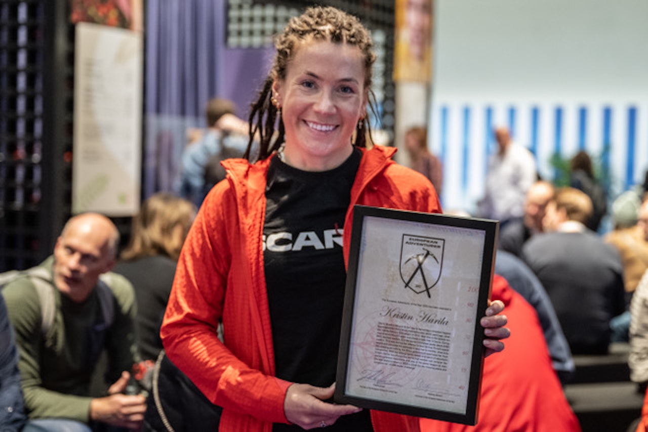 PRISVINNER: Kristin Harila ble kåret til årets europeiske eventyrer på sportsmessen ISPO i München. Foto: Thomas Plettenberg kristin harila ispo european adventurer europeisk eventyrer prisvinner